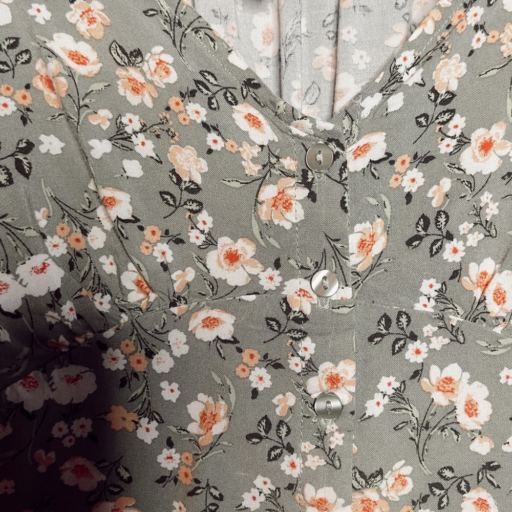Floral crop top with puffed sleeves